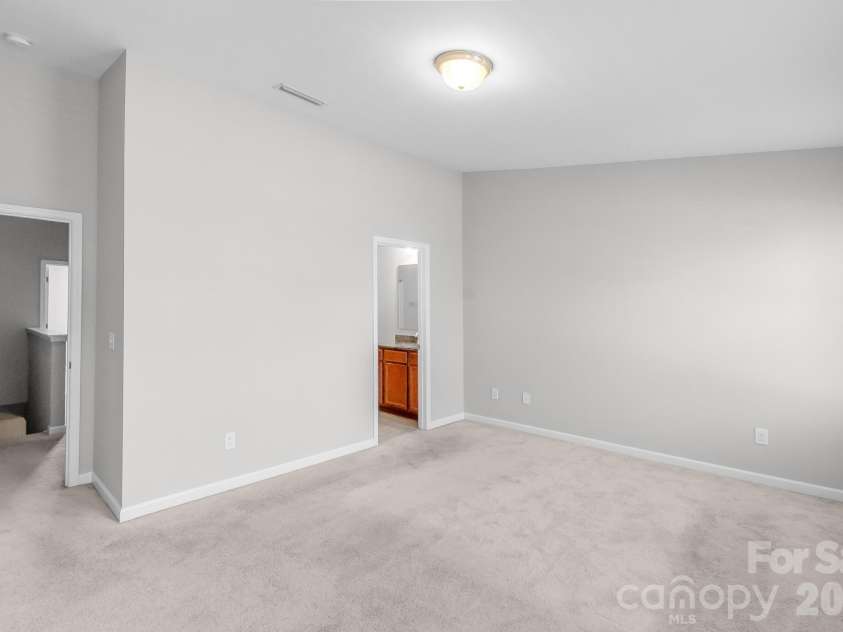 5232 Prosperity Church Road, Charlotte, NC 28269.  MLS# CAR4417849, YatesRealty ID 46743. 