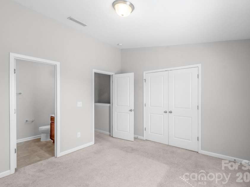 5232 Prosperity Church Road, Charlotte, NC 28269.  MLS# CAR4417849, YatesRealty ID 46743. 