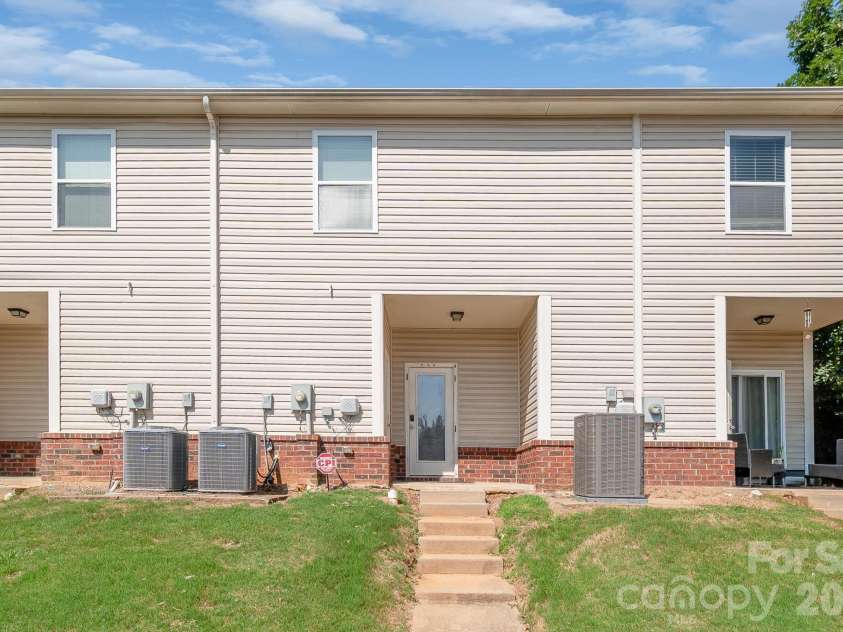 5232 Prosperity Church Road, Charlotte, NC 28269.  MLS# CAR4417849, YatesRealty ID 46743. 