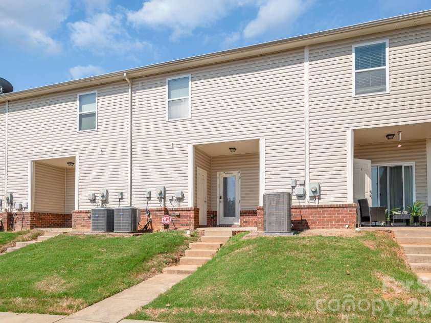 5232 Prosperity Church Road, Charlotte, NC 28269.  MLS# CAR4417849, YatesRealty ID 46743. 