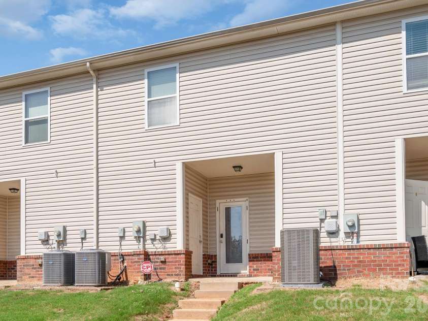 5232 Prosperity Church Road, Charlotte, NC 28269.  MLS# CAR4417849, YatesRealty ID 46743. 