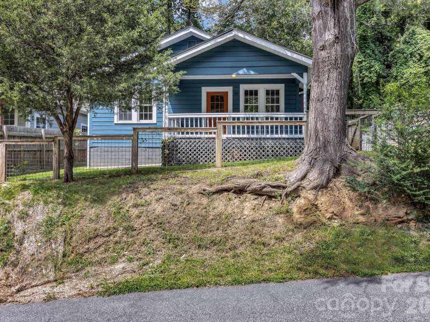 88 Brooklyn Road, Asheville, NC 28803.  MLS# CAR4418198, YatesRealty ID 46744. 