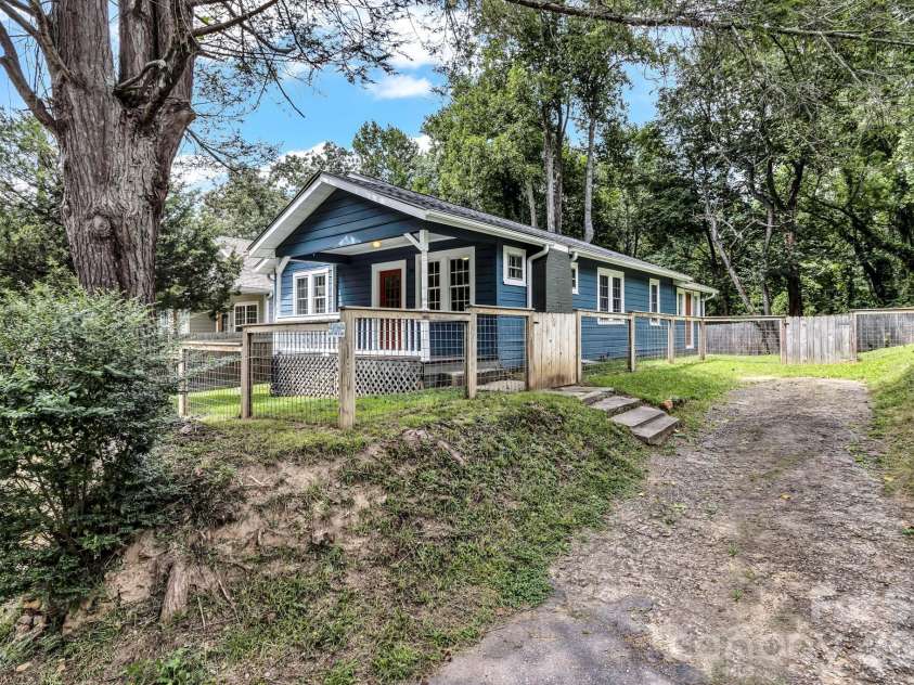 88 Brooklyn Road, Asheville, NC 28803.  MLS# CAR4418198, YatesRealty ID 46744. 