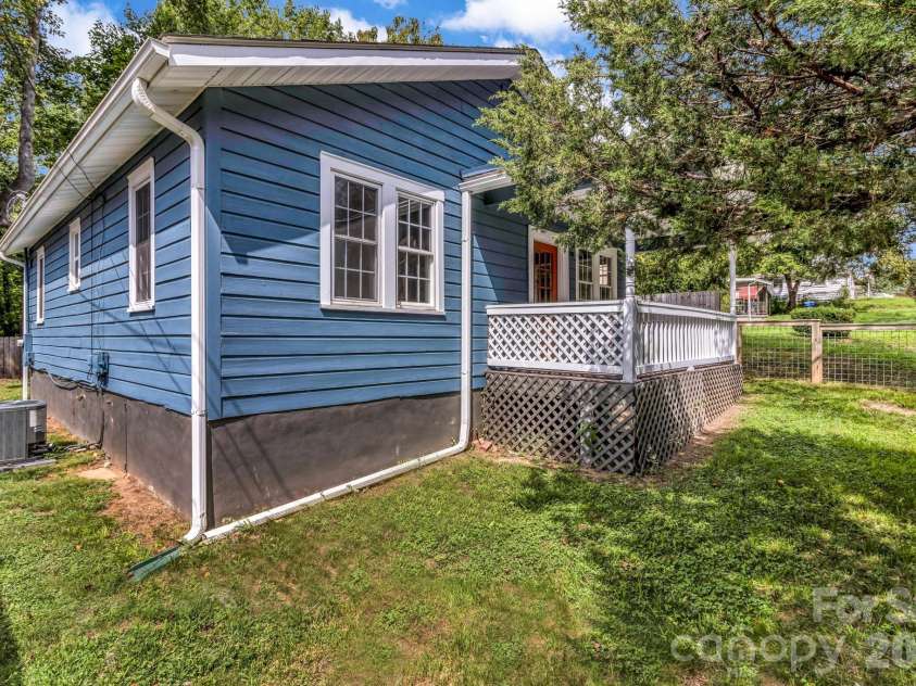 88 Brooklyn Road, Asheville, NC 28803.  MLS# CAR4418198, YatesRealty ID 46744. 