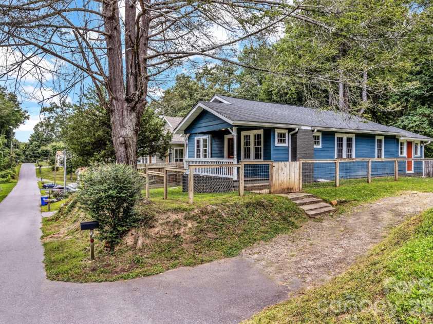 88 Brooklyn Road, Asheville, NC 28803.  MLS# CAR4418198, YatesRealty ID 46744. 
