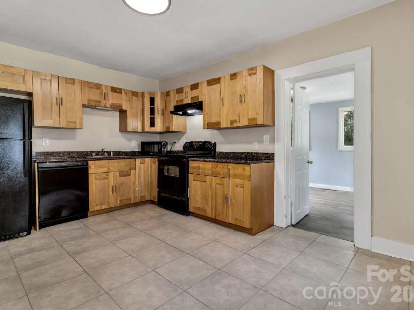 88 Brooklyn Road, Asheville, NC 28803.  MLS# CAR4418198, YatesRealty ID 46744. 