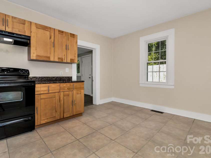 88 Brooklyn Road, Asheville, NC 28803.  MLS# CAR4418198, YatesRealty ID 46744. 