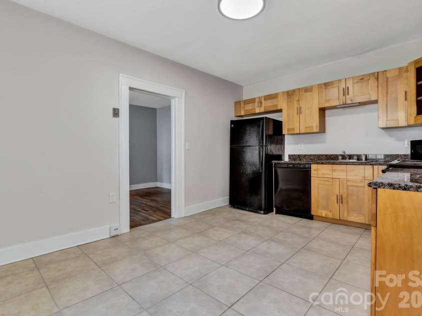 88 Brooklyn Road, Asheville, NC 28803.  MLS# CAR4418198, YatesRealty ID 46744. 