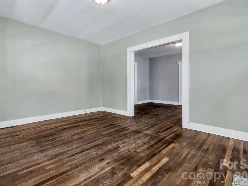 88 Brooklyn Road, Asheville, NC 28803.  MLS# CAR4418198, YatesRealty ID 46744. 