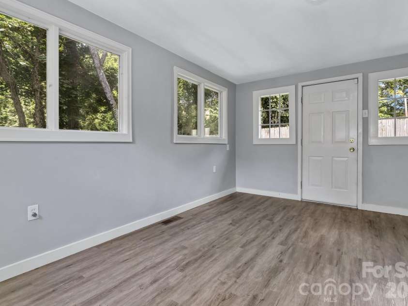 88 Brooklyn Road, Asheville, NC 28803.  MLS# CAR4418198, YatesRealty ID 46744. 