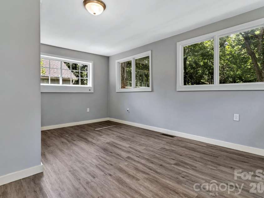 88 Brooklyn Road, Asheville, NC 28803.  MLS# CAR4418198, YatesRealty ID 46744. 
