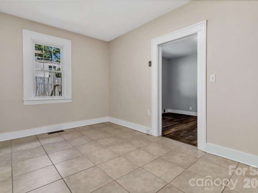88 Brooklyn Road, Asheville, NC 28803.  MLS# CAR4418198, YatesRealty ID 46744. 