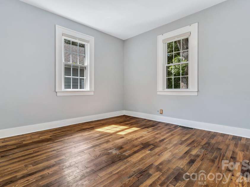 88 Brooklyn Road, Asheville, NC 28803.  MLS# CAR4418198, YatesRealty ID 46744. 