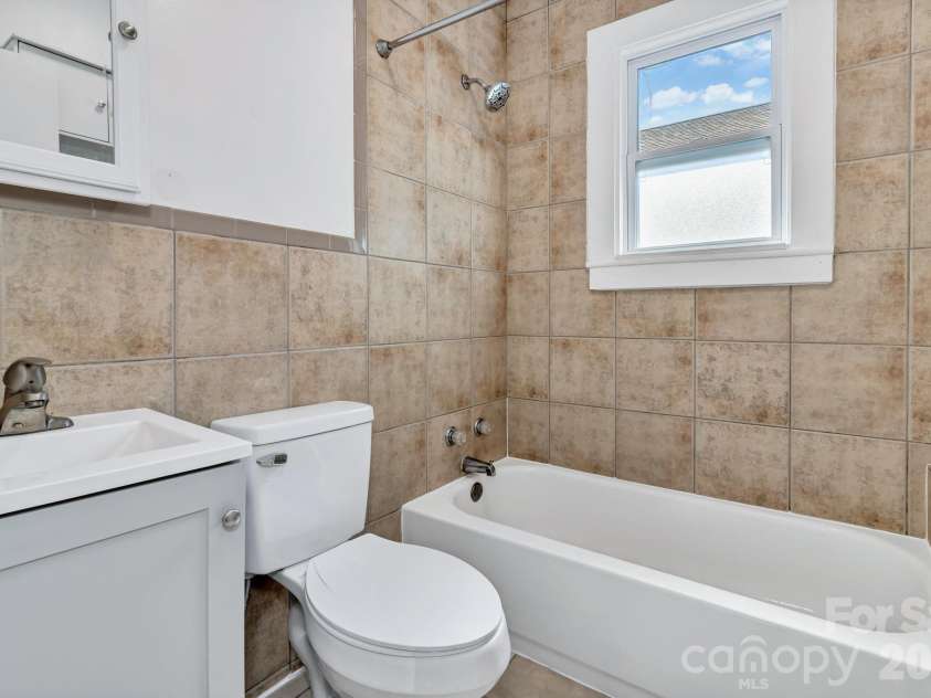 88 Brooklyn Road, Asheville, NC 28803.  MLS# CAR4418198, YatesRealty ID 46744. 