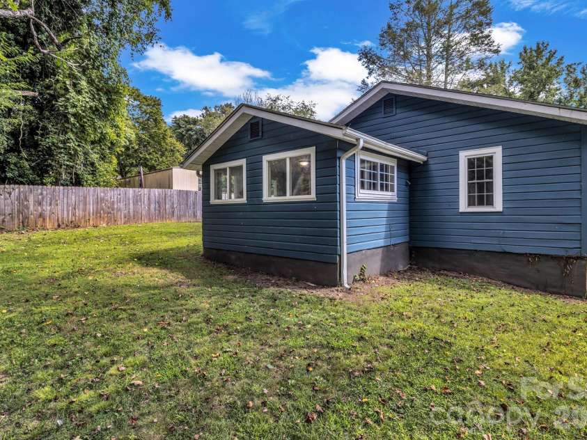 88 Brooklyn Road, Asheville, NC 28803.  MLS# CAR4418198, YatesRealty ID 46744. 