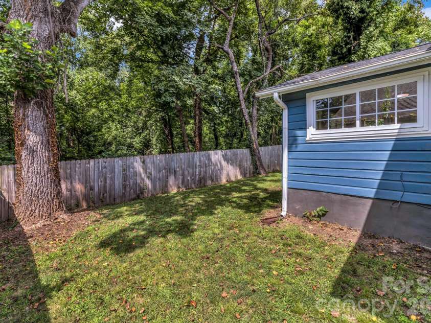 88 Brooklyn Road, Asheville, NC 28803.  MLS# CAR4418198, YatesRealty ID 46744. 