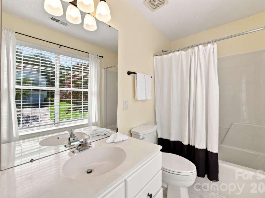 124 Aylesbury Lane, Indian Trail, NC 28079.  MLS# CAR4416136, YatesRealty ID 46745. 2nd Floor full bath