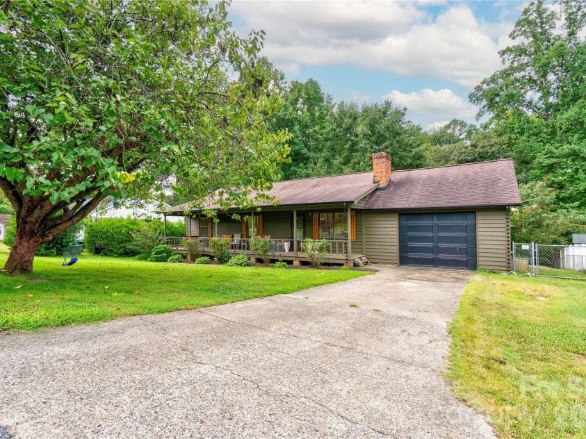 615 Ginger Drive, Kings Mountain, NC 28086.  MLS# CAR4418178, YatesRealty ID 46748. 
