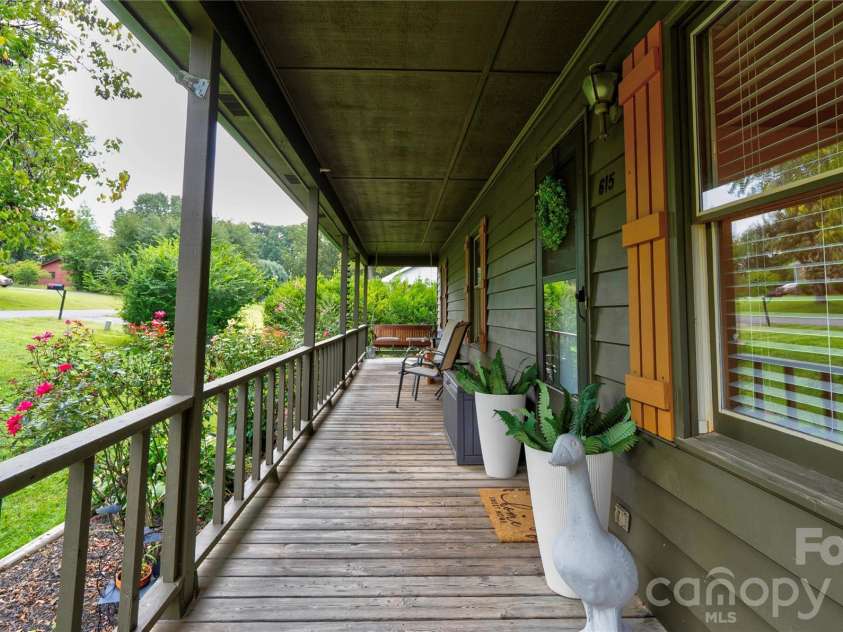 615 Ginger Drive, Kings Mountain, NC 28086.  MLS# CAR4418178, YatesRealty ID 46748. 