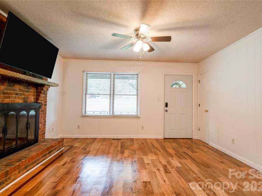 615 Ginger Drive, Kings Mountain, NC 28086.  MLS# CAR4418178, YatesRealty ID 46748. 