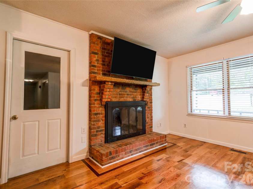 615 Ginger Drive, Kings Mountain, NC 28086.  MLS# CAR4418178, YatesRealty ID 46748. 