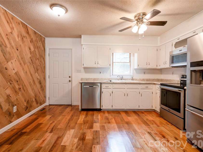615 Ginger Drive, Kings Mountain, NC 28086.  MLS# CAR4418178, YatesRealty ID 46748. 