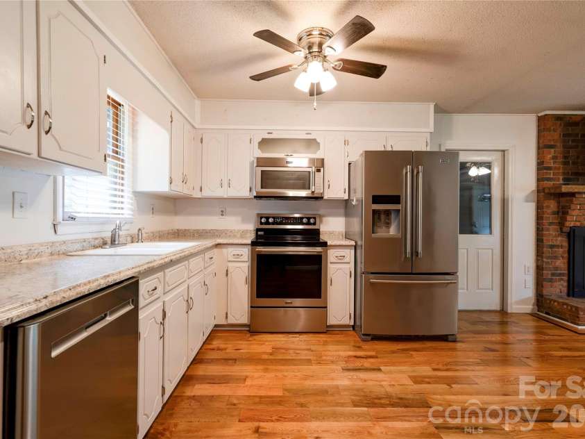 615 Ginger Drive, Kings Mountain, NC 28086.  MLS# CAR4418178, YatesRealty ID 46748. 