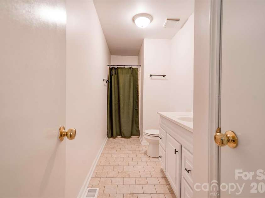 615 Ginger Drive, Kings Mountain, NC 28086.  MLS# CAR4418178, YatesRealty ID 46748. 