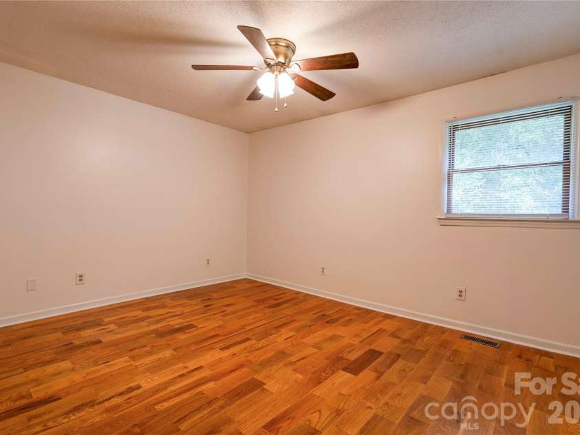 615 Ginger Drive, Kings Mountain, NC 28086.  MLS# CAR4418178, YatesRealty ID 46748. 
