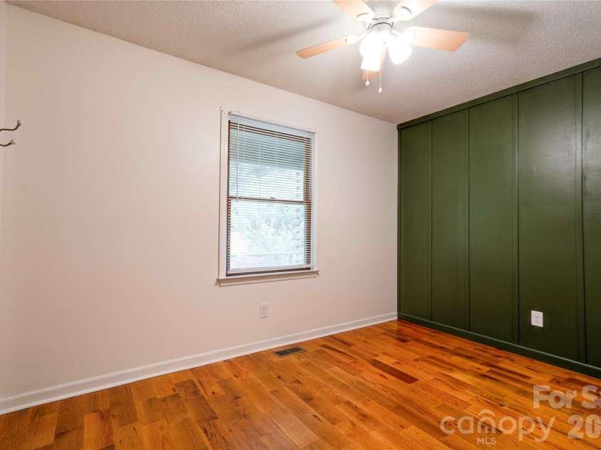 615 Ginger Drive, Kings Mountain, NC 28086.  MLS# CAR4418178, YatesRealty ID 46748. 