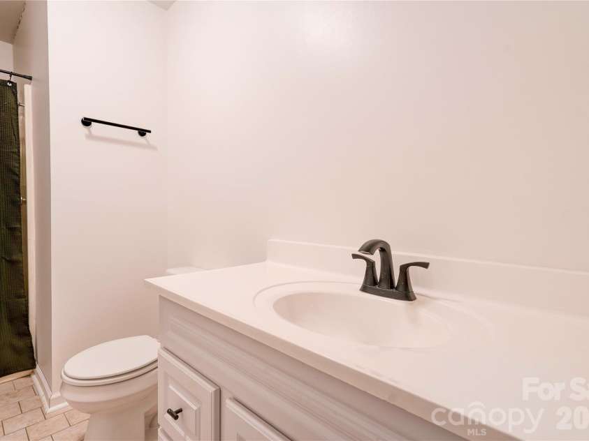 615 Ginger Drive, Kings Mountain, NC 28086.  MLS# CAR4418178, YatesRealty ID 46748. 