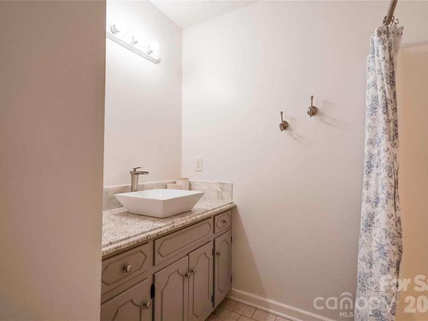 615 Ginger Drive, Kings Mountain, NC 28086.  MLS# CAR4418178, YatesRealty ID 46748. 