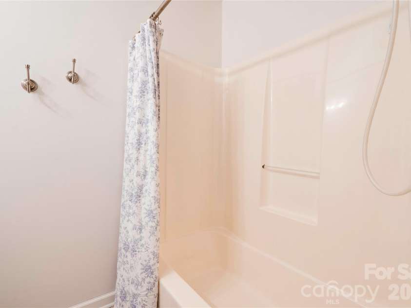 615 Ginger Drive, Kings Mountain, NC 28086.  MLS# CAR4418178, YatesRealty ID 46748. 