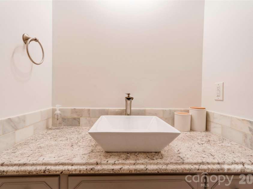 615 Ginger Drive, Kings Mountain, NC 28086.  MLS# CAR4418178, YatesRealty ID 46748. 