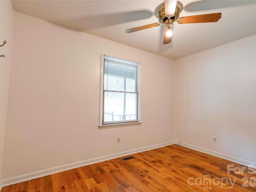 615 Ginger Drive, Kings Mountain, NC 28086.  MLS# CAR4418178, YatesRealty ID 46748. 