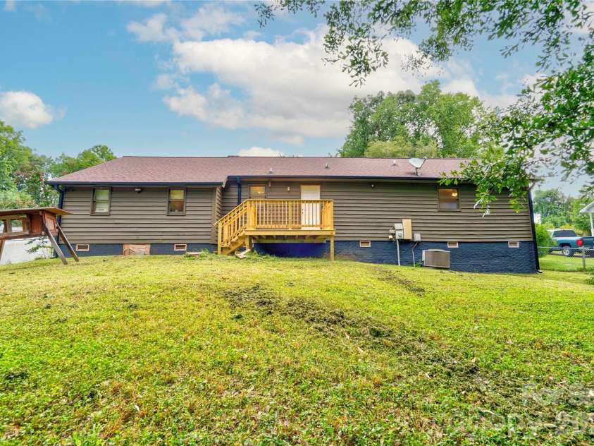 615 Ginger Drive, Kings Mountain, NC 28086.  MLS# CAR4418178, YatesRealty ID 46748. 