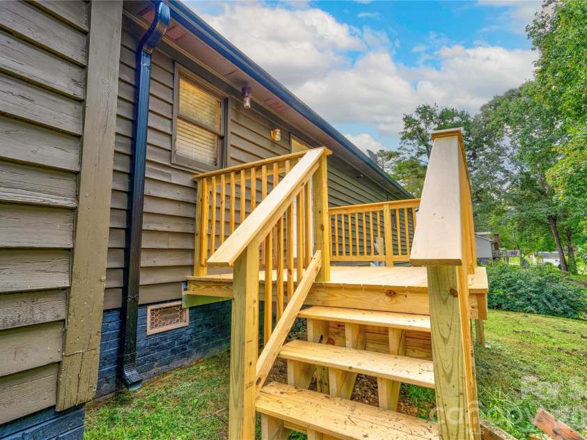 615 Ginger Drive, Kings Mountain, NC 28086.  MLS# CAR4418178, YatesRealty ID 46748. 