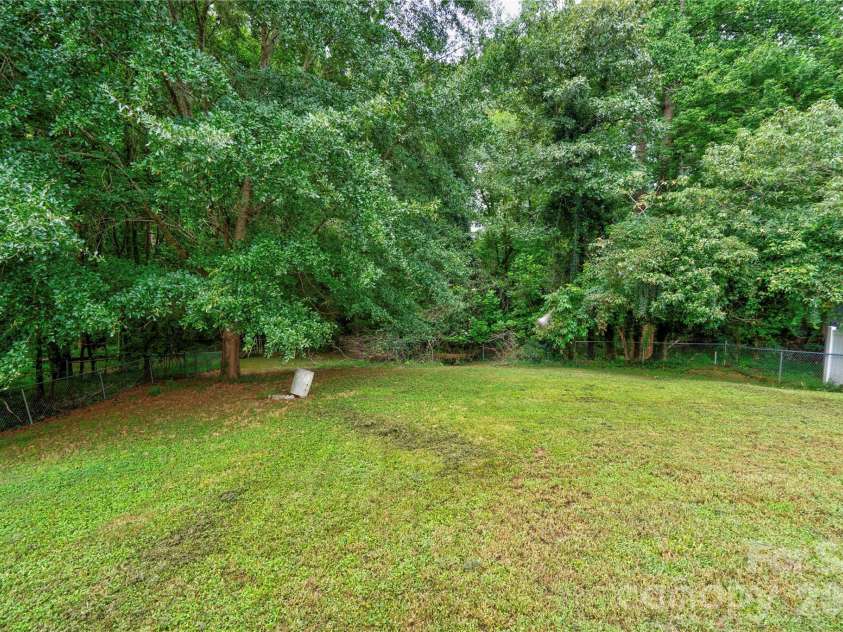 615 Ginger Drive, Kings Mountain, NC 28086.  MLS# CAR4418178, YatesRealty ID 46748. 