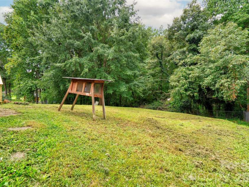 615 Ginger Drive, Kings Mountain, NC 28086.  MLS# CAR4418178, YatesRealty ID 46748. 