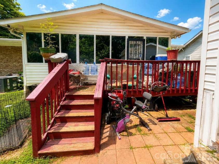 1117 Opal Street, Charlotte, NC 28208.  MLS# CAR4410080, YatesRealty ID 46749. 
