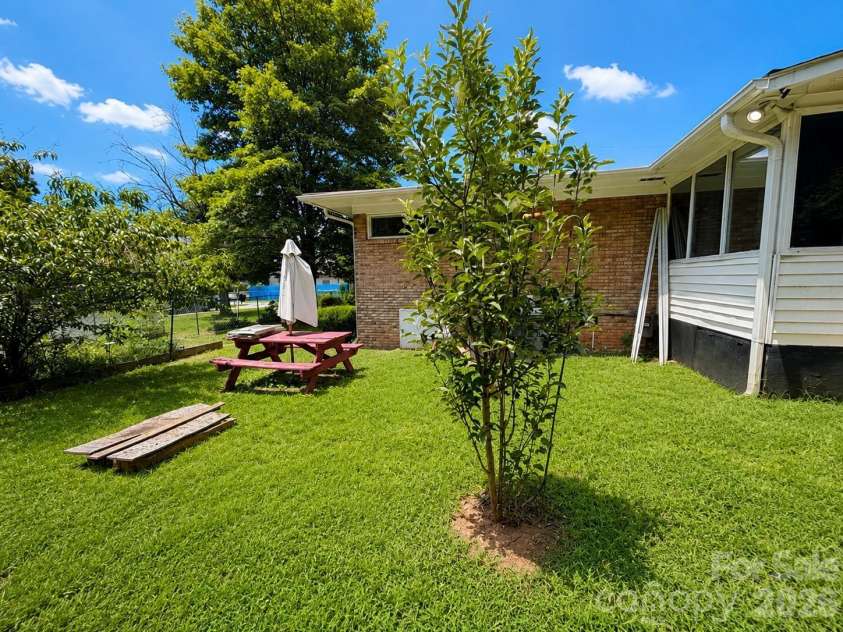 1117 Opal Street, Charlotte, NC 28208.  MLS# CAR4410080, YatesRealty ID 46749. 