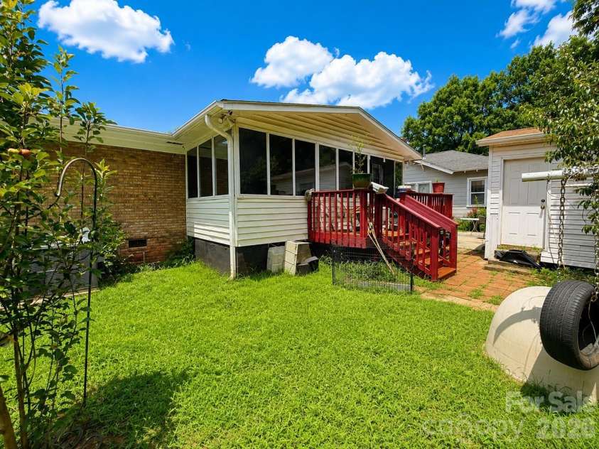 1117 Opal Street, Charlotte, NC 28208.  MLS# CAR4410080, YatesRealty ID 46749. 