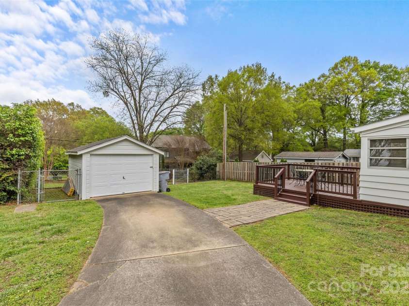 1644 Morningside Drive, Charlotte, NC 28205.  MLS# CAR4234939, YatesRealty ID 4675. 