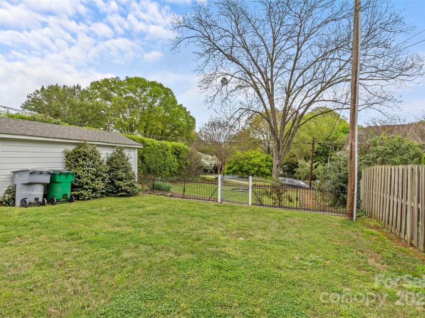1644 Morningside Drive, Charlotte, NC 28205.  MLS# CAR4234939, YatesRealty ID 4675. 