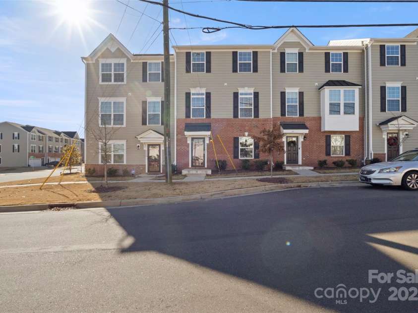 2016 Tupelo Grove Lane, Gastonia, NC 28054.  MLS# CAR4332222, YatesRealty ID 4675. 