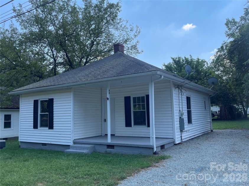 72 Spencer Avenue, Mooresville, NC 28115.  MLS# CAR4418226, YatesRealty ID 46750. 