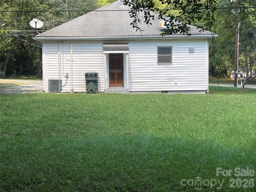 72 Spencer Avenue, Mooresville, NC 28115.  MLS# CAR4418226, YatesRealty ID 46750. 