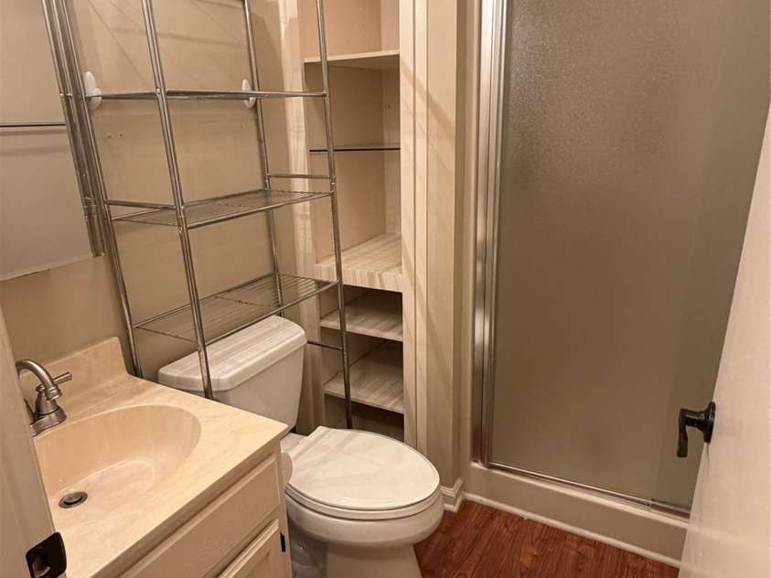47 Lake Drive, Laurel Park, NC 28739.  MLS# CAR4417854, YatesRealty ID 46752. 2nd bath in hall