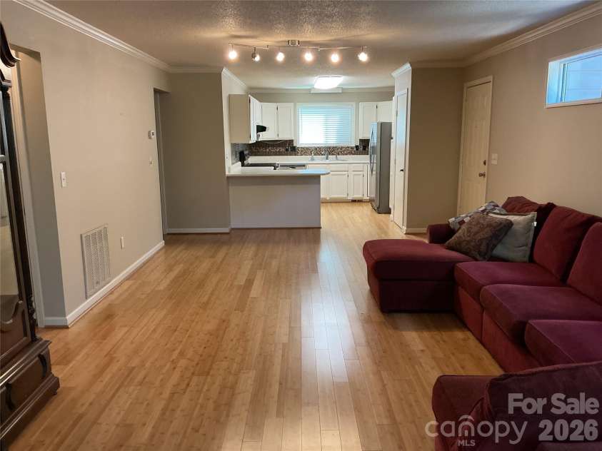 47 Lake Drive, Laurel Park, NC 28739.  MLS# CAR4417854, YatesRealty ID 46752. 