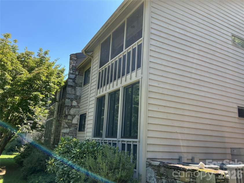 47 Lake Drive, Laurel Park, NC 28739.  MLS# CAR4417854, YatesRealty ID 46752. 